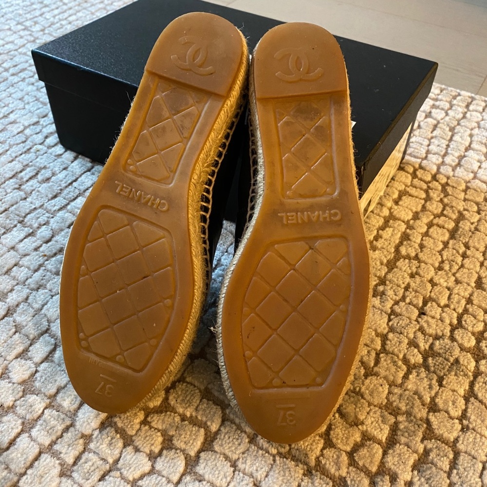 CHANEL BLACK LAMBSKIN ESPADRILLES (37) - Picture 4 of 8